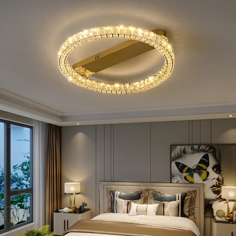 Moderne, runde Deckenleuchte aus Kristallglas in Gold für das Wohnzimmer