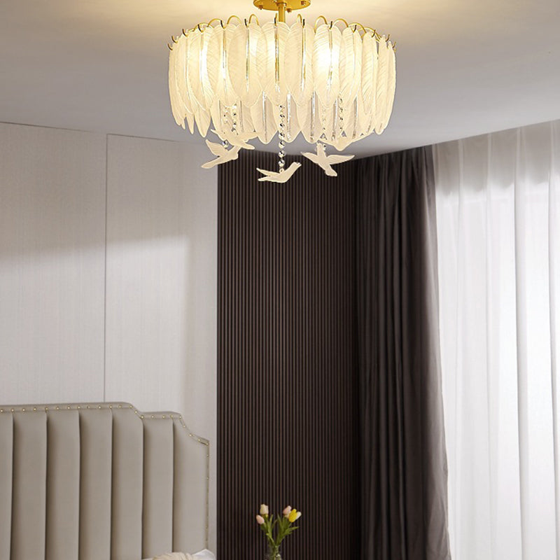 Luminaire monté au plafond en plumes simples, chambre à coucher en verre, proche du plafonnier en or