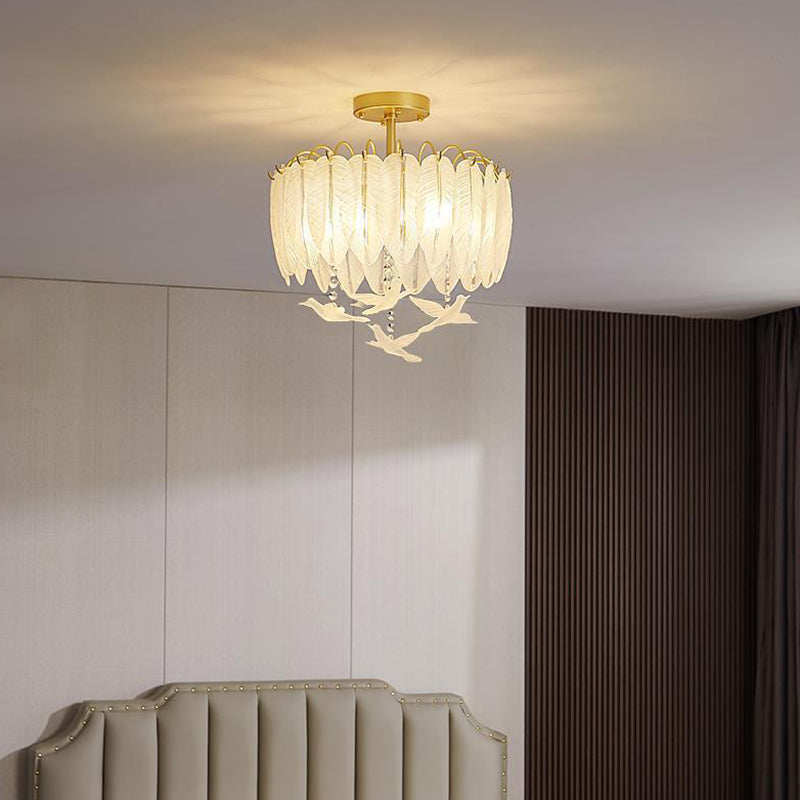 Luminaire monté au plafond en plumes simples, chambre à coucher en verre, proche du plafonnier en or