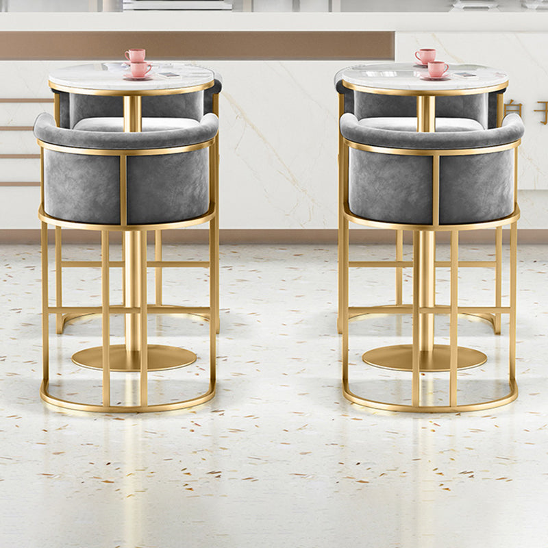 Glam Armlehnen-Rückenlehnen-Thekenhocker, Eisen-Café-Barhocker mit Samtkissen und Pedal