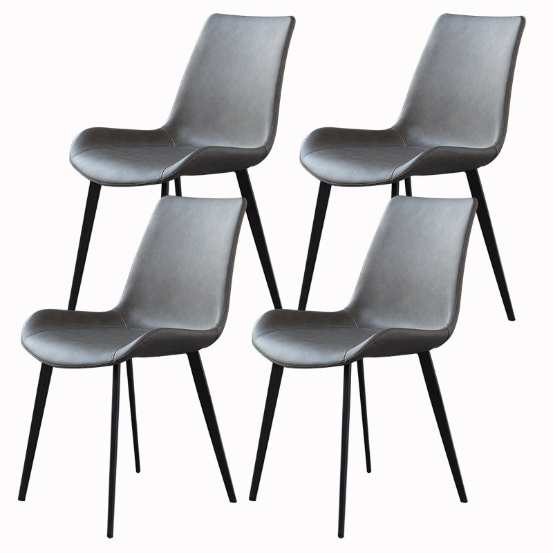 El comedor contemporáneo preside la silla sin brazos curvada de cuero mate de Parsons