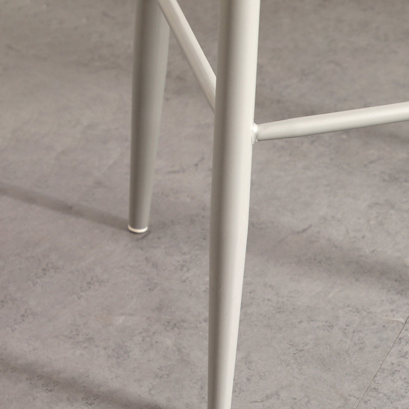 Taburete de bar de estilo industrial, asiento de PP, taburete con patas de metal para barra de cocina