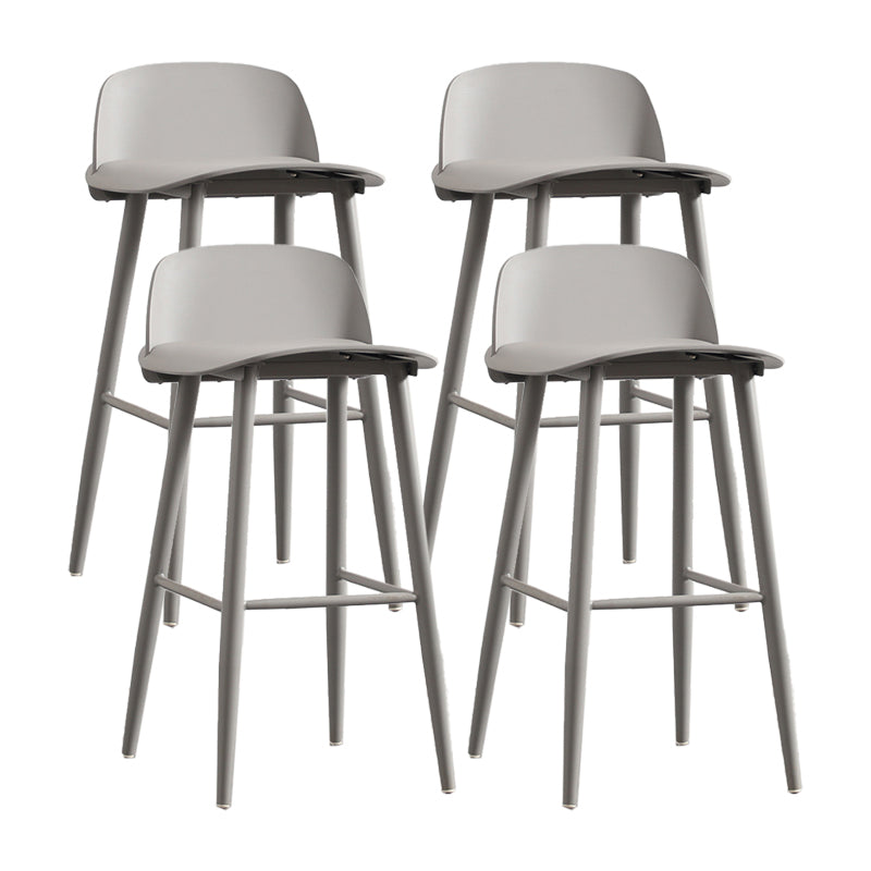 Taburete de bar de estilo industrial, asiento de PP, taburete con patas de metal para barra de cocina