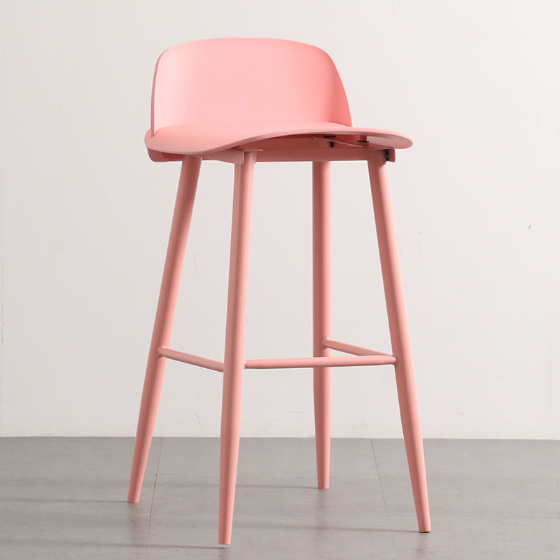Taburete de bar de estilo industrial, asiento de PP, taburete con patas de metal para barra de cocina