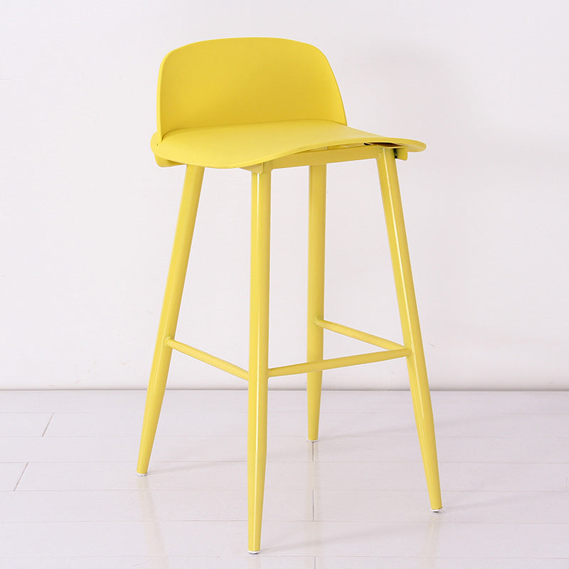 Taburete de bar de estilo industrial, asiento de PP, taburete con patas de metal para barra de cocina