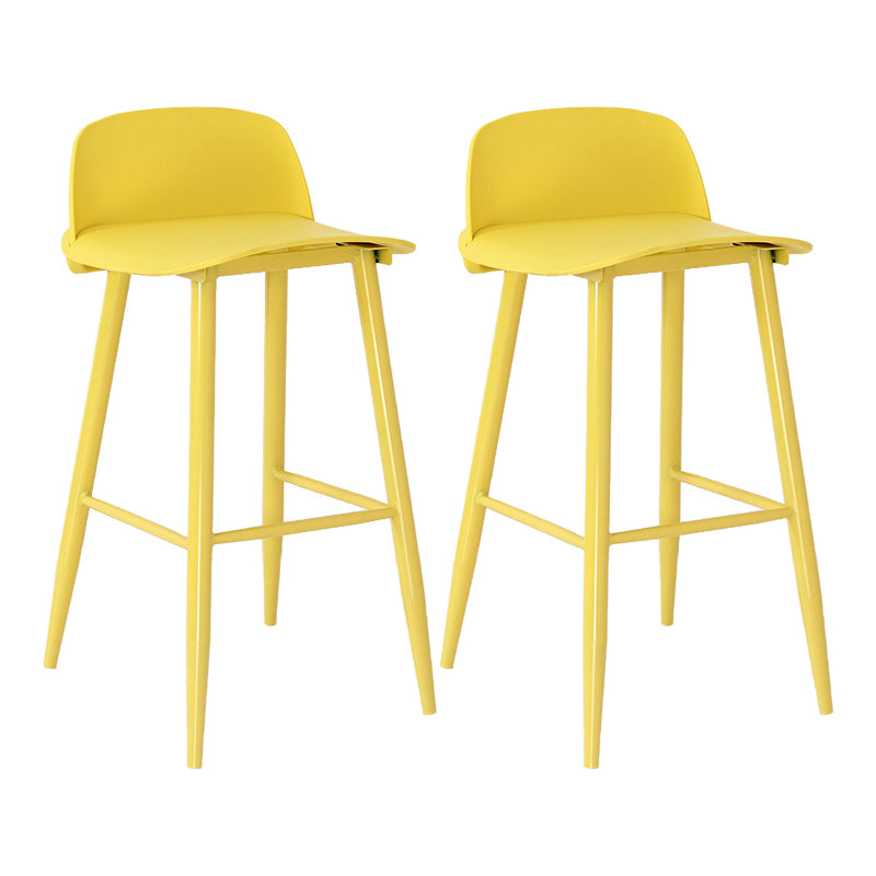 Taburete de bar de estilo industrial, asiento de PP, taburete con patas de metal para barra de cocina