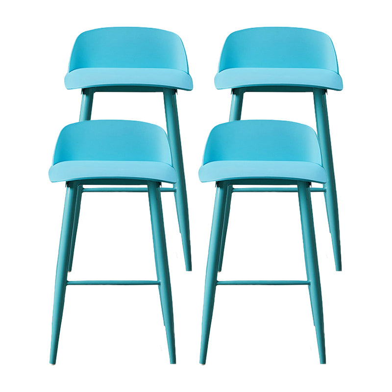 Taburete de asiento de pp de estilo industrial con patas de hierro para barra de cocina