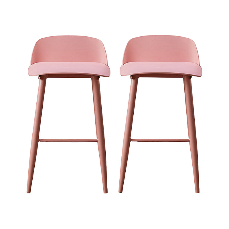 Taburete de asiento de pp de estilo industrial con patas de hierro para barra de cocina