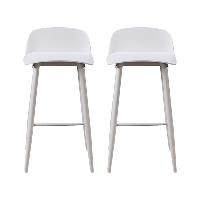 Taburete de asiento de pp de estilo industrial con patas de hierro para barra de cocina