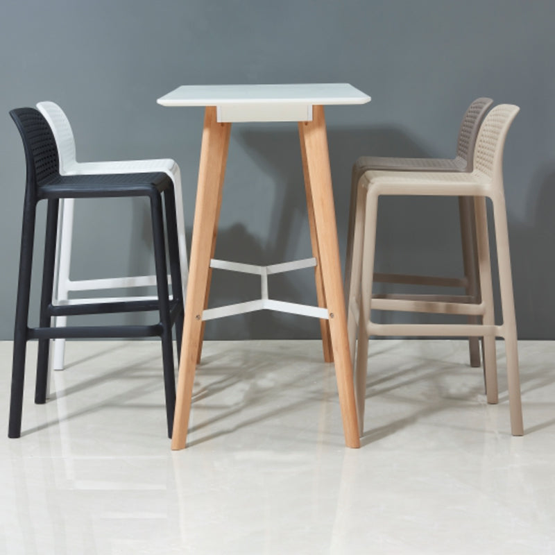 Sgabello da bar in plastica moderno sgabello da banco posteriore senza braccio con sedile di plastica e pedale