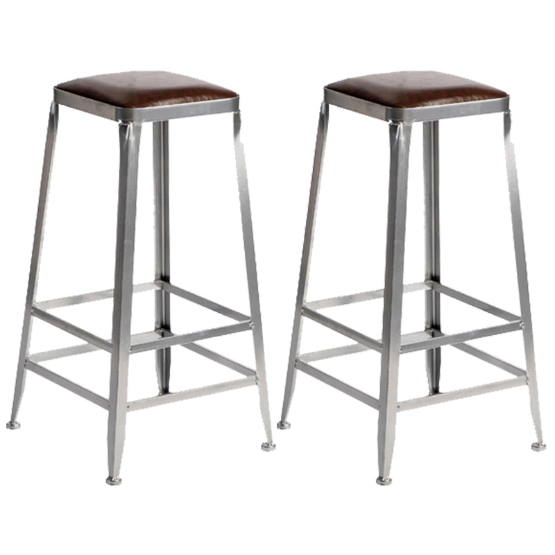 Taburete de bar moderno sin brazos, de hierro, para restaurante, con cojín y pedal de cuero
