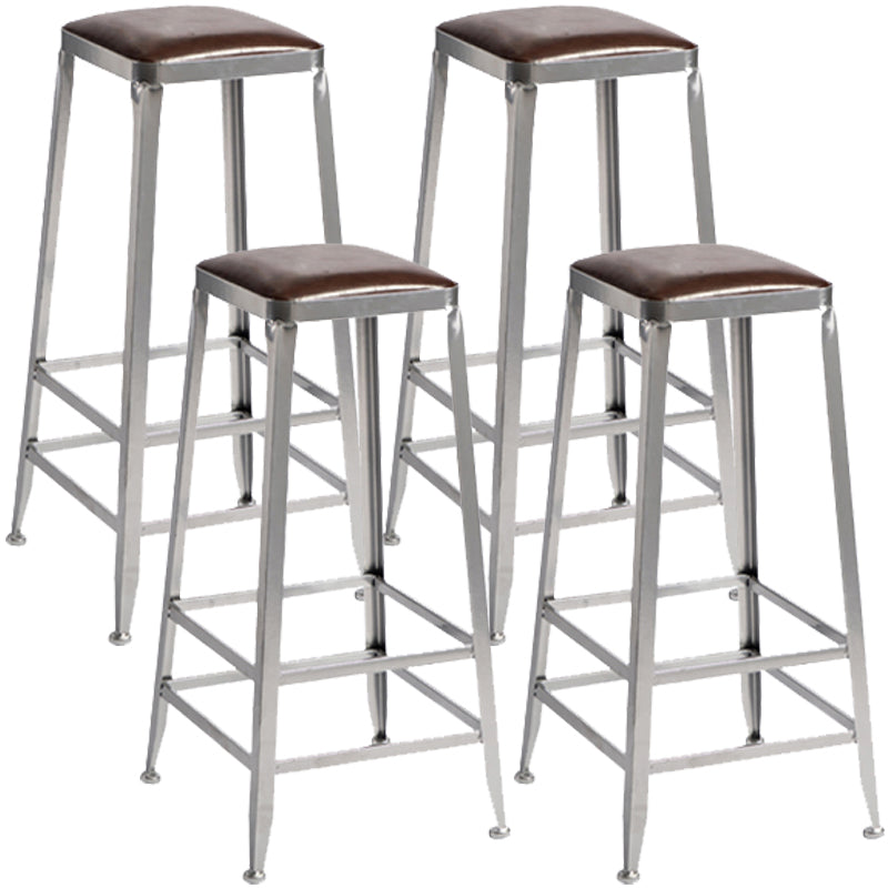 Taburete de bar moderno sin brazos, de hierro, para restaurante, con cojín y pedal de cuero