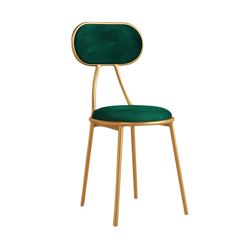 Silla lateral tapizada de diseño nórdico con respaldo abierto