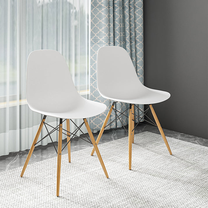 Legno sedia da pranzo scandinavo.