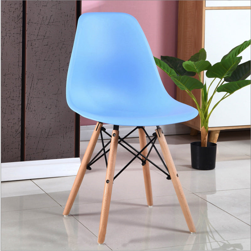 Legno sedia da pranzo scandinavo.