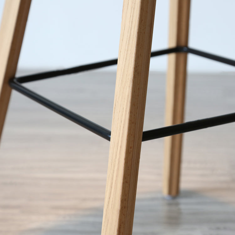 Barhocker im skandinavischen Stil, Holzbeine, PP-Schalensitz für Thekenbar