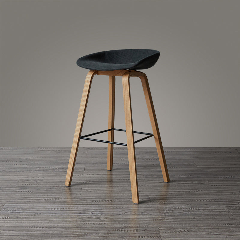 Barhocker im skandinavischen Stil, Holzbeine, PP-Schalensitz für Thekenbar