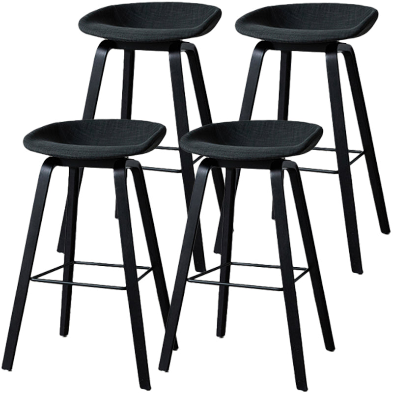 Barhocker im skandinavischen Stil, Holzbeine, PP-Schalensitz für Thekenbar