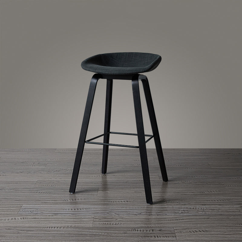 Barhocker im skandinavischen Stil, Holzbeine, PP-Schalensitz für Thekenbar