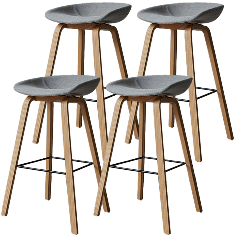 Barhocker im skandinavischen Stil, Holzbeine, PP-Schalensitz für Thekenbar