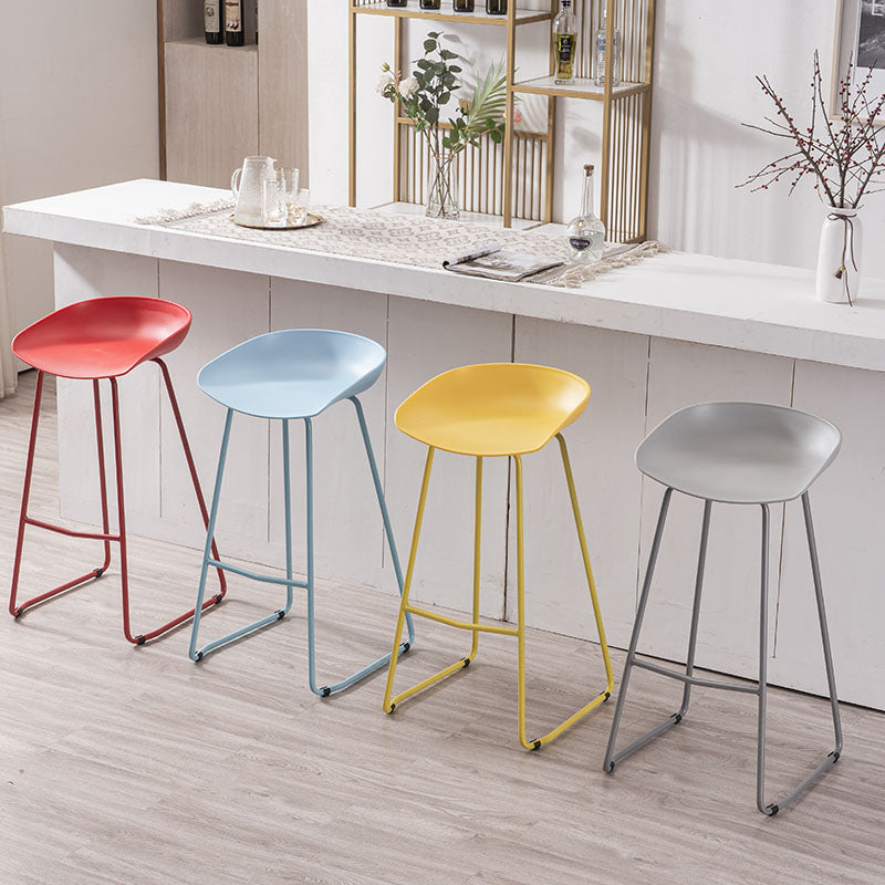 Modern Armless Backrest Counter Stool Iron Bar Stool with Plastic Seat