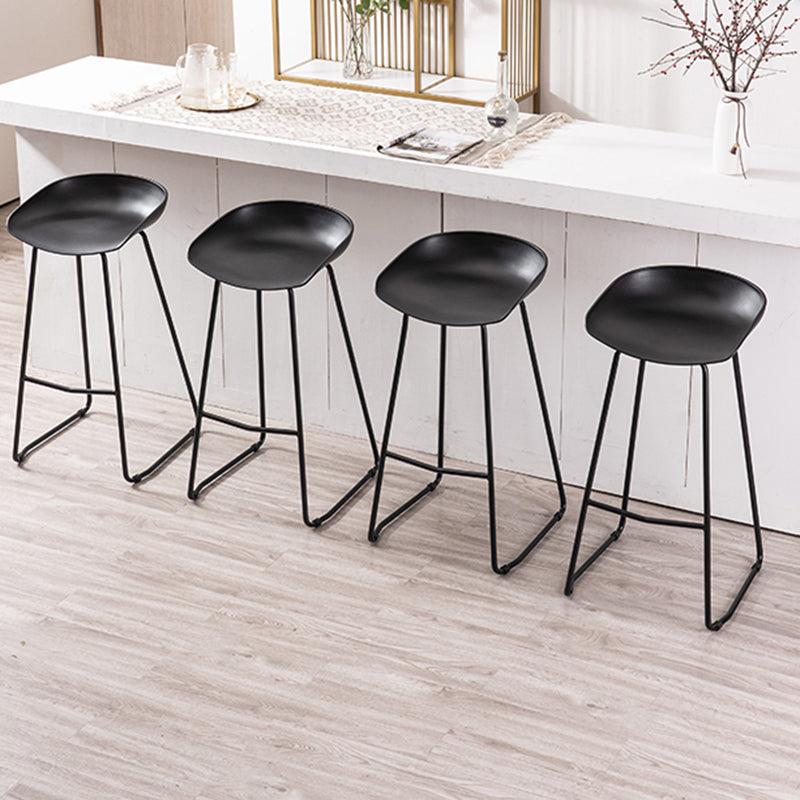 Modern Armless Backrest Counter Stool Iron Bar Stool with Plastic Seat