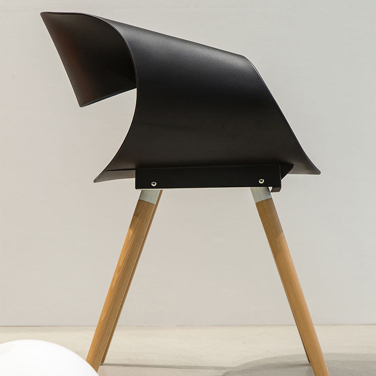 Silla de comedor plástica con respaldo abierto de haya moderna con acabado mate