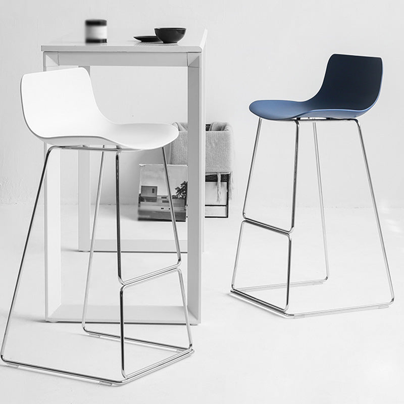 Taburete de bar de estilo industrial, patas de trineo, asiento cubo PP para barra de cocina