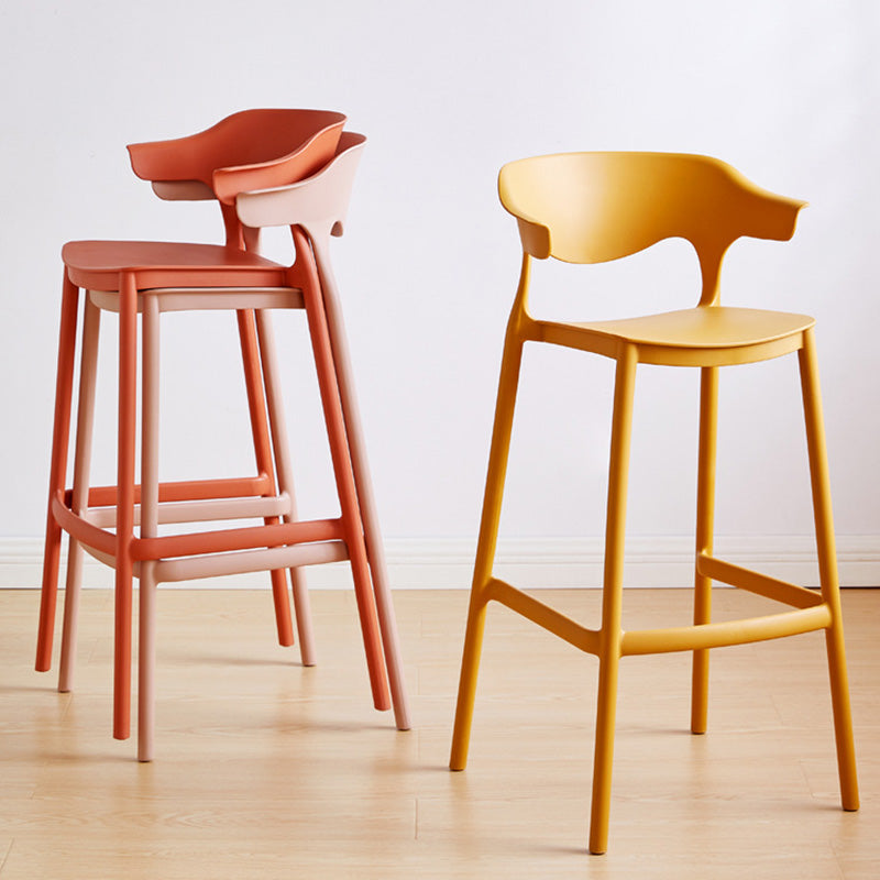 Taburete de bar de plástico de estilo moderno con reposapiés y taburete de bar simple para sala de estar con respaldo bajo