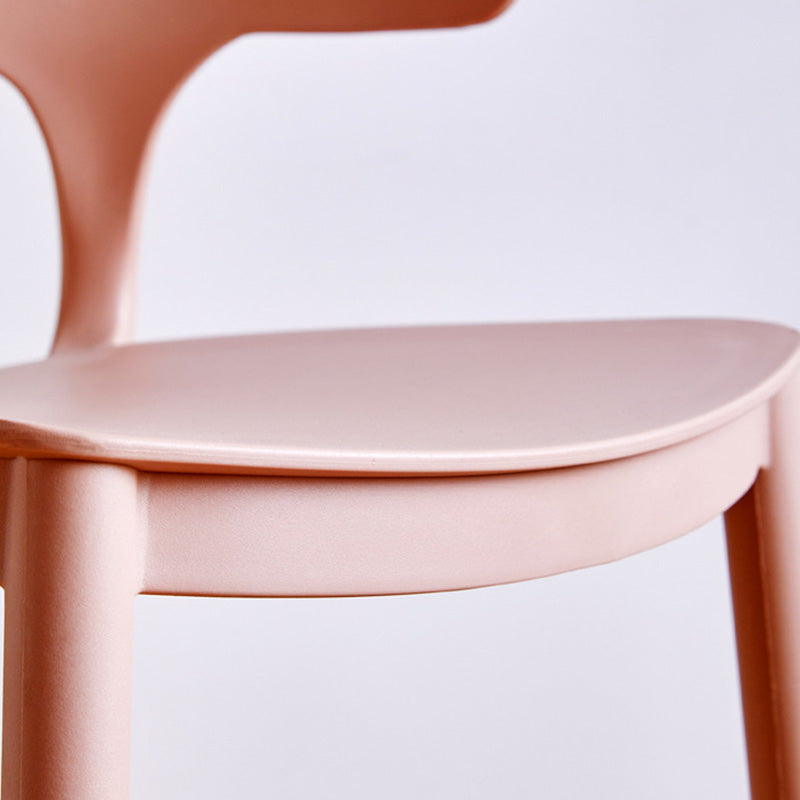 Taburete de bar de plástico de estilo moderno con reposapiés y taburete de bar simple para sala de estar con respaldo bajo