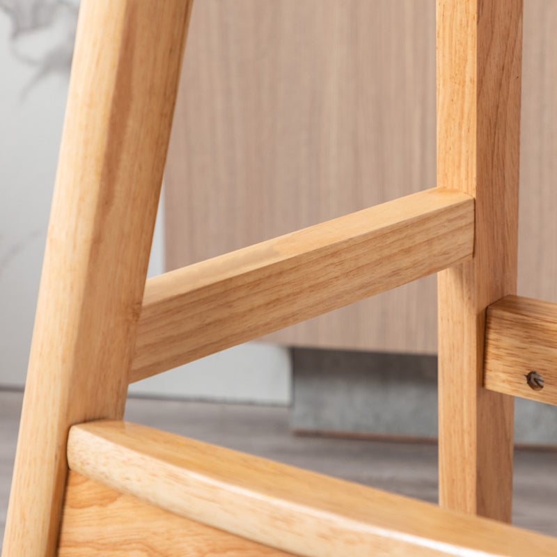 Taburete de bar Bristol de madera maciza de cuero contemporáneo con reposapiés y respaldo bajo