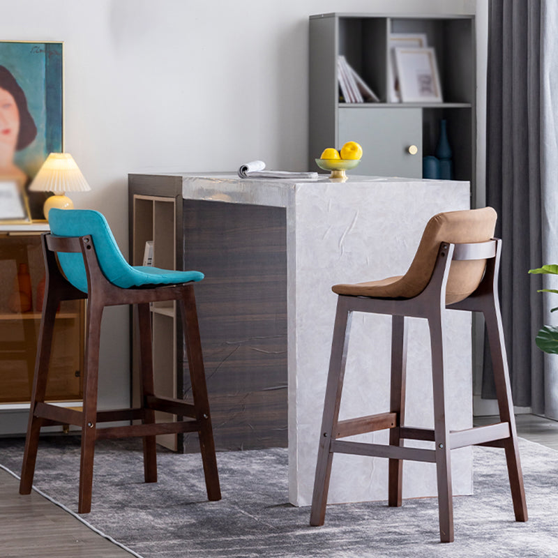 Taburete de bar de estilo escandinavo, asiento tipo cubo con patas de madera y respaldo bajo para barra de cocina