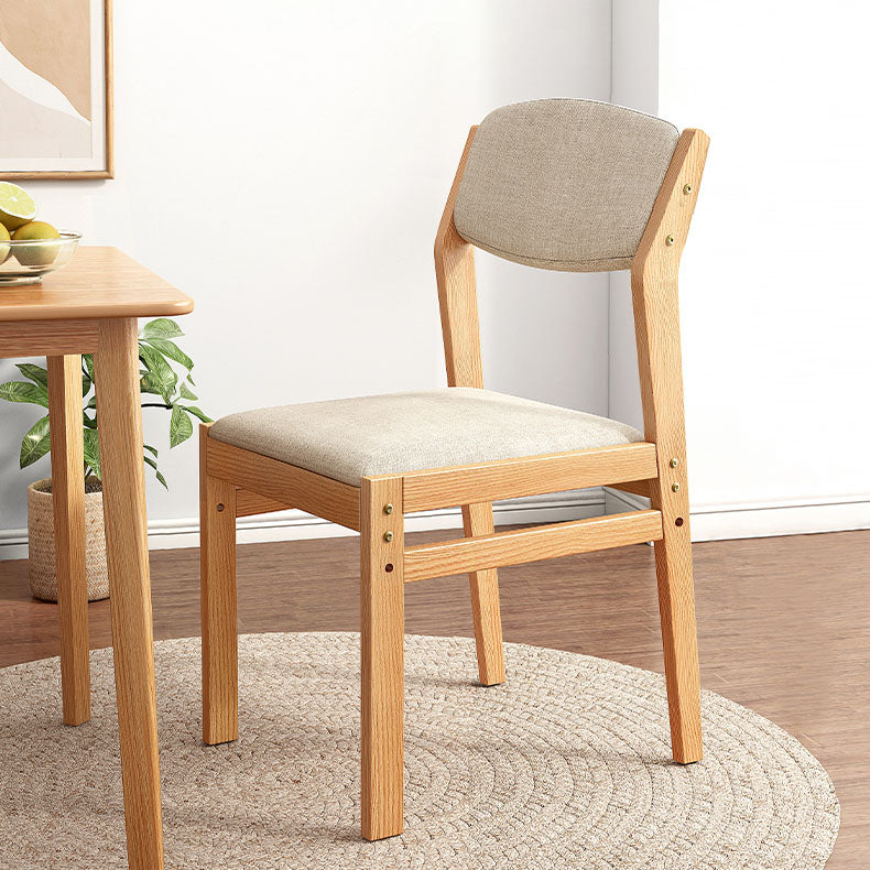 Silla lateral moderna de tela de madera de caucho, acabado mate, parte trasera abierta, silla de comedor