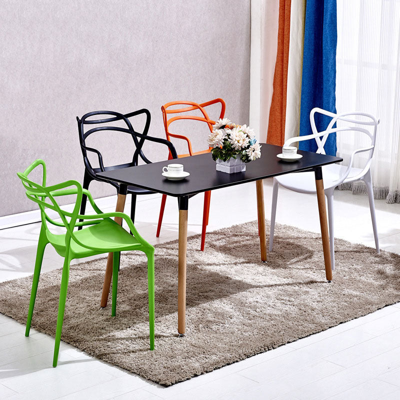 Silla contemporánea con respaldo abierto, silla lateral con brazo de comedor y patas de plástico