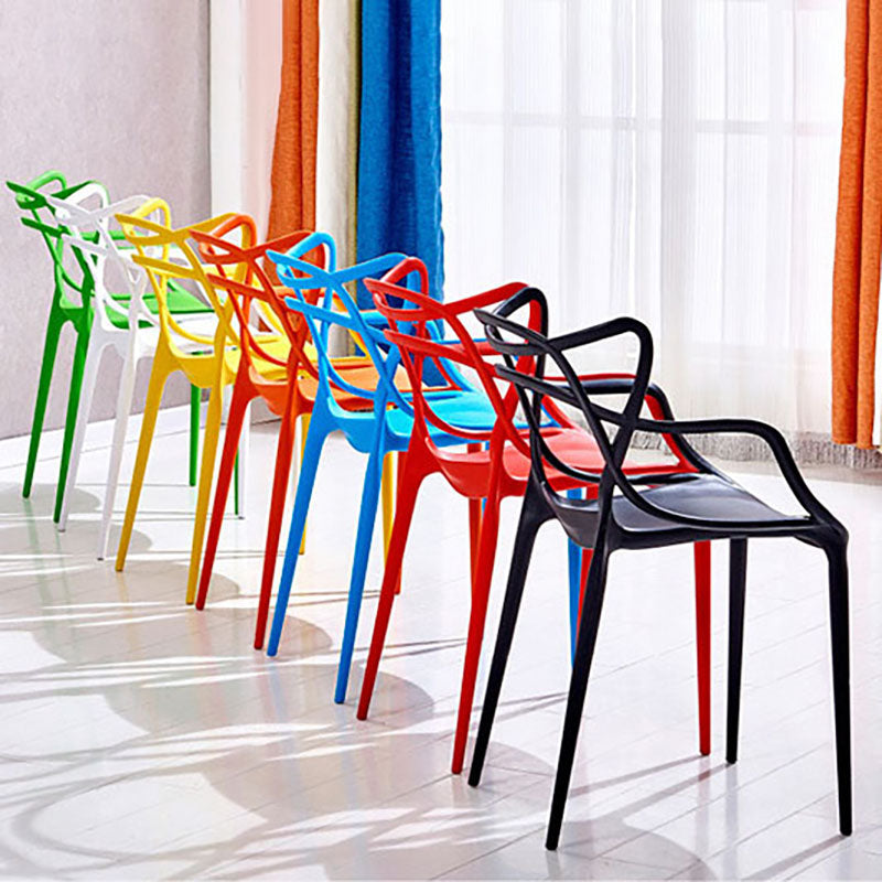 Silla contemporánea con respaldo abierto, silla lateral con brazo de comedor y patas de plástico