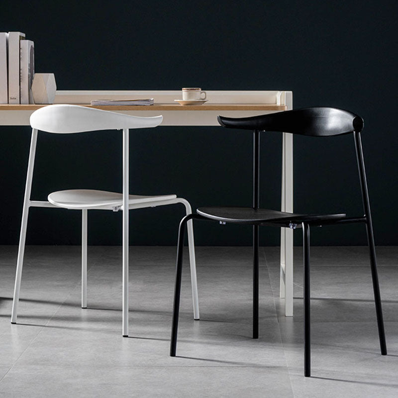 Silla contemporánea con respaldo abierto, silla auxiliar sin brazos con patas de metal