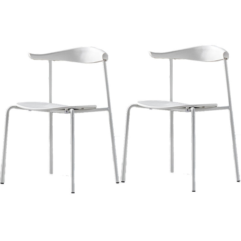 Silla contemporánea con respaldo abierto, silla auxiliar sin brazos con patas de metal