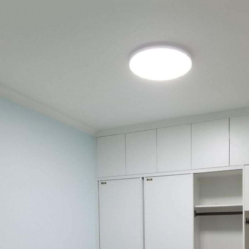 Lámpara de techo empotrada de forma redonda de metal, iluminación empotrada de 1 luz de estilo moderno en blanco