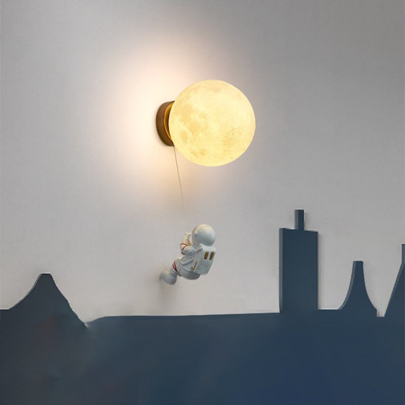 Lampada da parete astronauta e piante