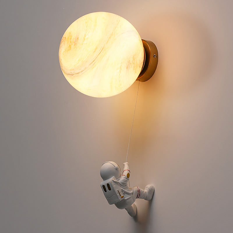 Lampada da parete astronauta e piante