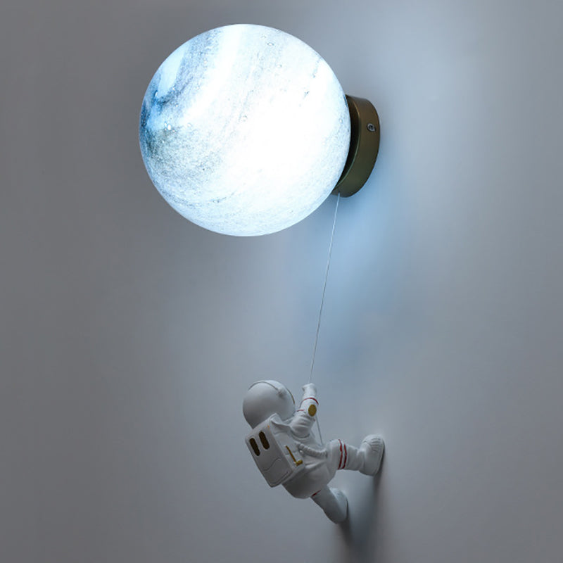 Lampada da parete astronauta e piante