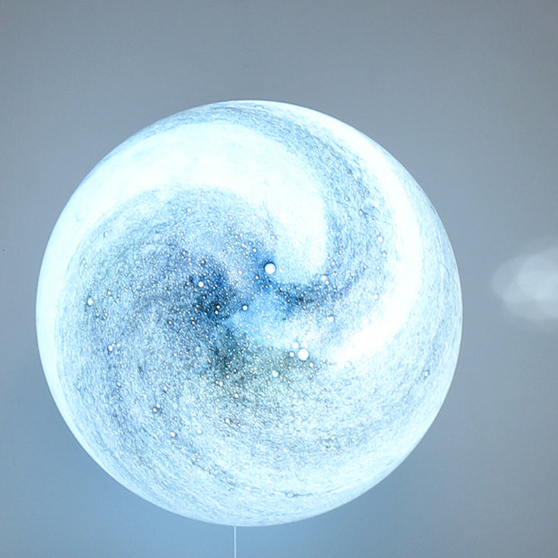 Lampada da parete astronauta e piante