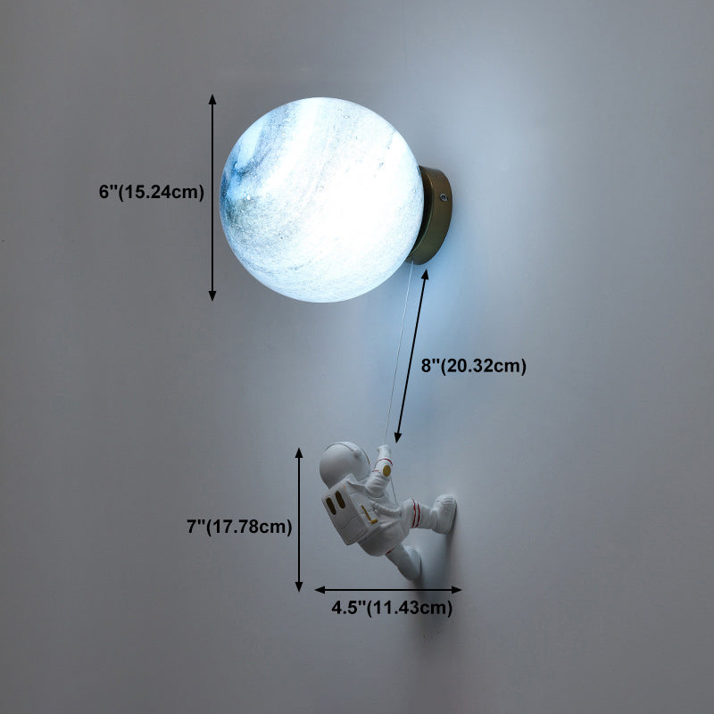 Lampada da parete astronauta e piante