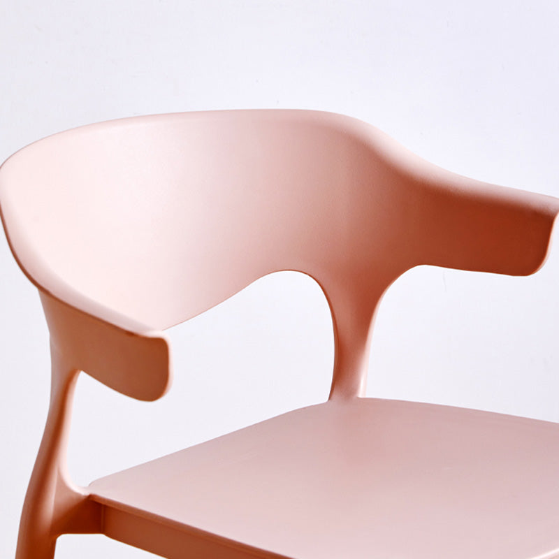 Taburete de bar de plástico de estilo moderno con reposapiés, taburete de bar apilable con respaldo bajo