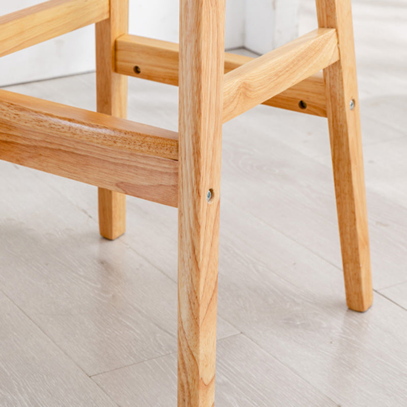 Zeitgenössische massive Holzbarhohocker Häuser mit Holzsitz und Fußstütze