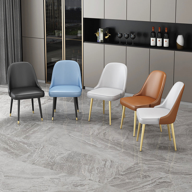 Silla auxiliar de comedor con respaldo sólido y brazo escandinavo Silla auxiliar de comedor de cuero