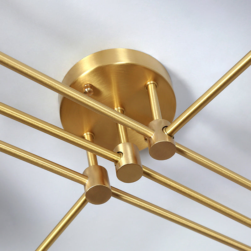 La lámpara de techo de la pantalla de vidrio se acerca brevemente a la lámpara de techo dorado.