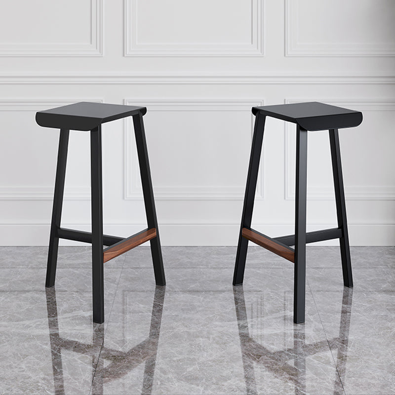 Taburete de bar simple sin respaldo de metal industrial 26" H Taburete alto interior con asiento cuadrado
