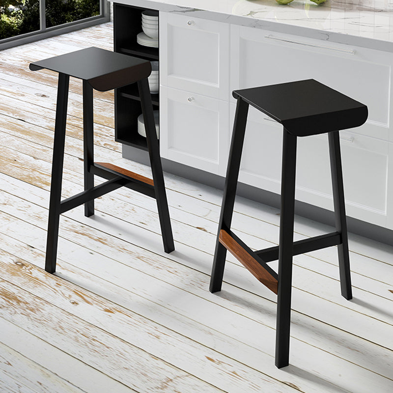 Taburete de bar simple sin respaldo de metal industrial 26" H Taburete alto interior con asiento cuadrado