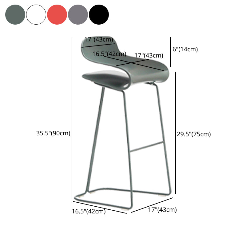 Taburete nórdico simple con respaldo bajo, taburete alto de hierro para interiores con asiento de plástico